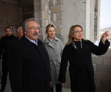 TBMM MHP Grup Başkanvekili ve Nevşehir Milletvekilimiz Sn. Prof. Dr. Filiz Kılıç ile Belediye Başkanımız Sn. Mustafa Kenan Sarıtaş, ilçemizde yapımı devam eden yeni hükümet konağı binasının inşaat ve şantiyesini ziyaret ettiler.