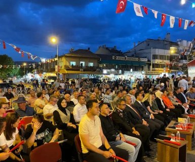 15 Temmuz Demokrasi ve Milli Birlik Günü anma programı Cumhuriyet Meydanında büyük bir coşkuyla gerçekleştirildi.