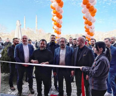 Midyeci Ahmet Kızılırmak Kenarında Yeni İşyerini Açtı.