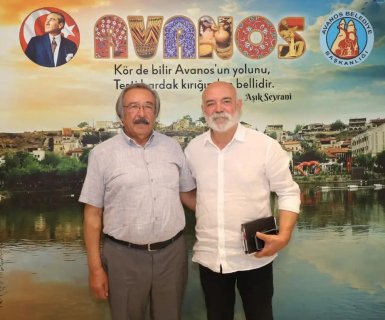 Ercan Kesal ve kıymetli abisi İlker Kesal Belediye Başkanımız Mustafa Kenan Sarıtaş’ı makamında ziyaret ettiler.