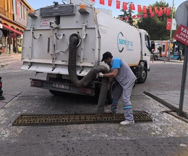 İlçemizde sel ve su taşkınlarına karşı erken önlem alarak mazgal temizlikleri yapılıyor.