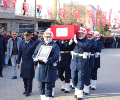 Belediye Başkanımız Mustafa Kenan Sarıtaş, Şehit olan Nevşehirli hemşehrimiz Astsubay Kıdemli Çavuş Hüseyin İpek 'in cenaze törenine katıldı.