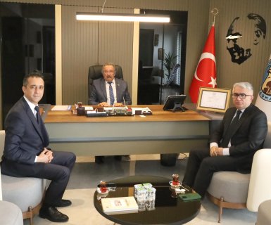 Ziraat Bankası Kırşehir Bölge Müdürü ve Avanos Şube Müdürü Belediye Başkanımız Sn. Mustafa Kenan Sarıtaş’a hayırlı olsun ziyaretinde bulundular
