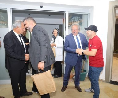 Belediye Başkanımız Sn. Mustafa Kenan Sarıtaş, Kurban Bayramı dolayısıyla belediye binasında ve bağlı hizmet birimlerinde görev yapan personelimizle bir araya gelerek bayramlaştı.