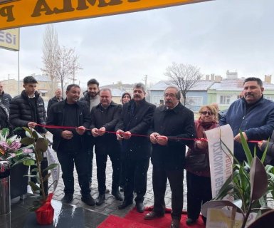 Belediye Başkanımız Sayın Mustafa Kenan Sarıtaş yeni yerinde hizmete giren Damla Pastanesi'nin açılışını gerçekleştirdi.