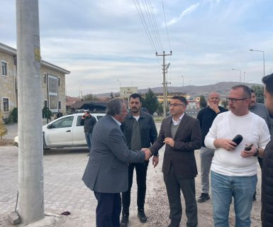 Belediye Başkanımız Sayın Mustafa Kenan Sarıtaş, Nevşehir Vali Yardımcısı ve İl Özel İdaresi Genel Sekreteri Sayın Hüseyin Çam ile Avanos–Çavuşin güzergahında yapımı devam eden bisiklet yolu ve parkuru çalışmalarını sahada inceledi.