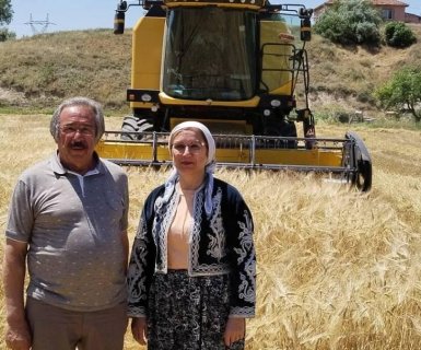 Nevşehir Milletvekilimiz Sn. Prof.Dr. Filiz Kılıç, Belediye Başkanımız ile hasat çalışmalarına katıldı.