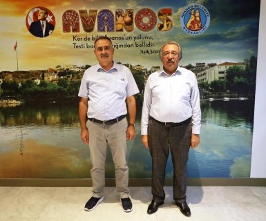 Özkonak Yavuz Selim Lisesi Emekli Müdürü Mustafa Ertürk Belediye Başkanımız Mustafa Kenan Sarıtaş'ı makamında ziyaret etti.