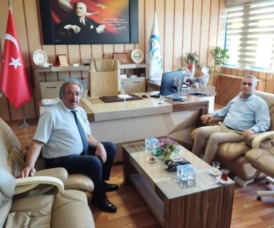 Belediye Başkanımız Mustafa Kenan Sarıtaş, Sosyal Güvenlik Kurumu (SGK) Nevşehir İl Müdürü Mehmet Baltacı'yı makamında ziyaret etti.