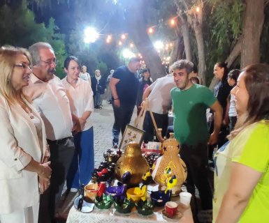 Nevşehir Milletvekilimiz Sn. Prof. Dr. Filiz Kılıç, Belediye Başkanımız ile birlikte Avanos Geleneksel Halk Panayırını ve Kadın Emek Stantlarını ziyaret etti.