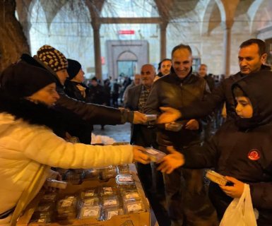 Belediyemizden Berat Kandili’nde Lokma İkramı