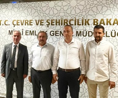 Belediye Başkanımız Mustafa Kenan Sarıtaş, Çevre ve Şehircilik Bakanlığı Milli Emlak Genel Müdürlüğü Daire Başkanı Haluk Göğüş ve Milli Emlak Genel Müdürlüğü Özel Tahsis Daire Başkanı Arif Mesut Özdemir’i makamlarında ziyaret etti.