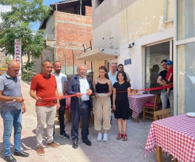 Belediye Başkanımız Mustafa Kenan Sarıtaş, Yeni Esnafımızın işyeri açılışını yaptı.