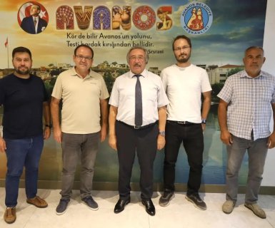 KGM Kayseri 6. Bölge müdürlüğünden Baş Mühendis Volkan Bahar ve İnşaat Mühendisi Şuayip Aytekin Belediye Başkanımız Mustafa Kenan Sarıtaş'ı makamında ziyaret ettiler.