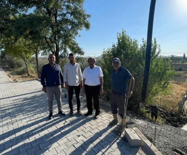 Çevre Yolu Köprüsü ile Karaseki Mahallesi kavşağı arasında yer alan güzergâhta, yolun her iki cephesinde yürütülen kaldırım ve bordür çalışmaları tamamlandı.