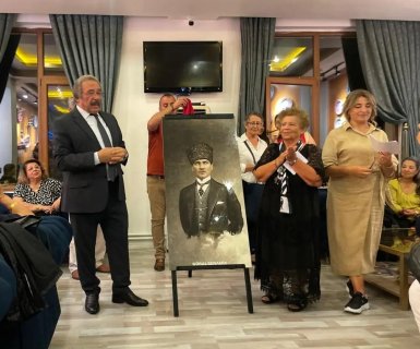 Belediye Başkanımız Mustafa Kenan Sarıtaş, Avanos Atatürkçü Düşünce Derneği tarafından düzenlenen 30 Ağustos Zafer Bayramı Yemeği’ne katıldı.