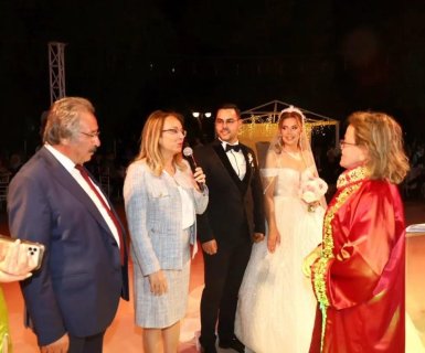 Nevşehir Milletvekilimiz Sn. Prof. Dr. Filiz Kılıç ve Belediye Başkanımızın Mustafa Kenan Sarıtaş, Hüseyin ve İlayda Çiftinin Nikah Şahidi Oldular