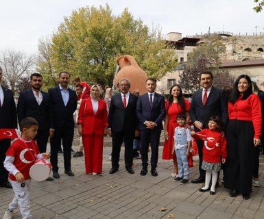 Cumhuriyetimizin 102. yılı etkinlikleri kapsamında, Avanos Mutlu Çocuk Anaokulu tarafından Cumhuriyet Korteji Yürüyüşü ve Çocuk Şenliği etkinliği düzenlendi.