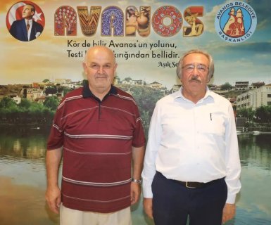 MHP Eski Avanos İlçe Başkanı Muzaffer Finas Belediye Başkanımız Mustafa Kenan Sarıtaş'ı makamında ziyaret etti.