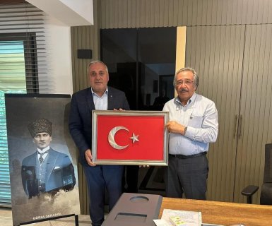 Milliyetçi Hareket Partisi Kayseri İl Başkanı ve Heyeti, Belediye Başkanımız Mustafa Kenan Sarıtaş'ı makamında ziyaret etti.