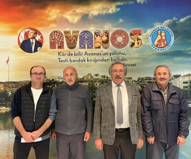 Japonya’da üzüm ve bağcılık alanında faaliyet gösteren kıymetli hemşerimiz Sayın Ali Soylu, babası Sayın Hasan Soylu ve amcası Sayın Mustafa Soylu, Belediye Başkanımız Sayın Mustafa Kenan Sarıtaş’ı makamında ziyaret ettiler.