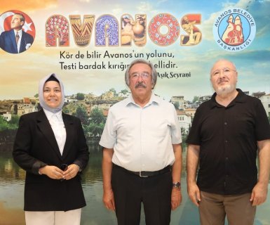 Gaziantep Büyükşehir Belediyesi GASKİ Genel Müdürlüğü Özel Kalem Müdürü Sayın Osman Yücel ile Gaziantep Anadolu Yazarlar Derneği Yönetim Kurulu Başkanı Sayın Gülşen Gazel, Belediye Başkanımız Sayın Mustafa Kenan Sarıtaş’ı ziyaret ettiler.