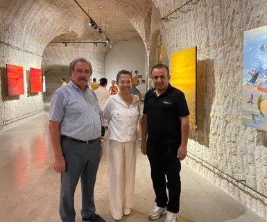 Belediye Başkanımız Sayın Mustafa Kenan Sarıtaş, dünyaca ünlü ressamımız Sayın İsmail Acar’ın Güray Müze’de açılan sergisine katıldı.