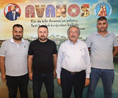 Yukarı Mahalle Sigorta Evleri Cami Yaptırma ve Yaşatma Derneği Başkanı Adem Parlak, Başkan Yard. Barış Turan ve MHP Avanos İlçe Başkanı Alparslan Atasoy, Belediye Başkanımız'ı ziyaret ettiler.