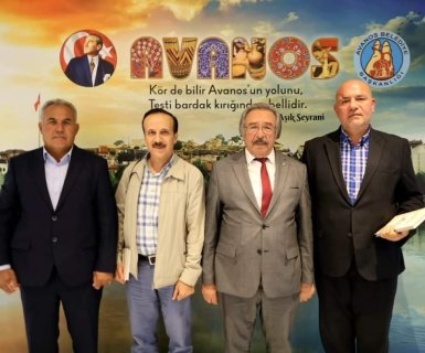 Prof.Dr. İsmail Altınöz ve Şevki Gedik Belediye Başkanımız Mustafa Kenan Sarıtaş'ı makamında ziyaret ettiler.