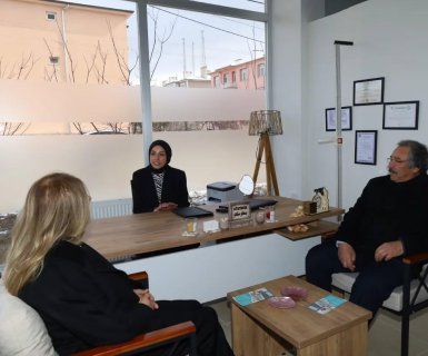 TBMM MHP Grup Başkanvekili ve Nevşehir Milletvekilimiz Sn. Prof. Dr. Filiz Kılıç ile Belediye Başkanımız Sn. Mustafa Kenan Sarıtaş, Diyetisyen Sn. Göksu Güneş'in Beslenme ve Diyet Danışmanlığı Andulayon Terapi Merkezinin açılışını gerçekleştirdi.