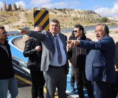 Çevre, Şehircilik ve İklim Değişikliği Bakanlığı Türkiye Çevre Ajansı ve Sıfır Atık Yönetim Direktörü Sayın Tuğrul Çamaş ile birlikte Belediye Başkanımız Sayın Mustafa Kenan Sarıtaş Avanos Çavuşin ve ve Zelve Paşabağları güzergahında devam eden asfalt ve