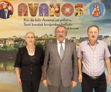 Hemşehrimiz Gövüş Coruk ve İmral Coruk Belediye Başkanımız Mustafa Kenan Sarıtaş'ı makamında ziyaret ettiler.
