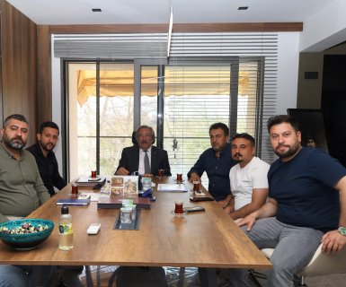 Avanos Kız Mesleki ve Teknik Anadolu Lisesi inşaat ihalesini üstlenen BFC İnşaat firmasının müteahhidi Sayın Ahmet Toprak, Belediye Başkanımız Sayın Mustafa Kenan Sarıtaş’ı makamında ziyaret etti.