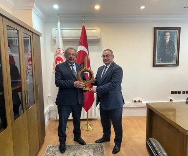 Belediye Başkanımız Sayın Mustafa Kenan Sarıtaş, Kayseri İller Bankası Bölge Müdürü Sayın Osman Baykendi’yi makamında ziyaret etti.