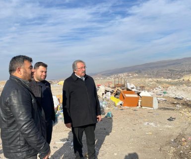 Belediye Başkanımız Sn. Mustafa Kenan Sarıtaş, Karaseki Mahallesi hafriyat alanında yapılan tesviye ve temizlik çalışmasını yerinde inceledi.