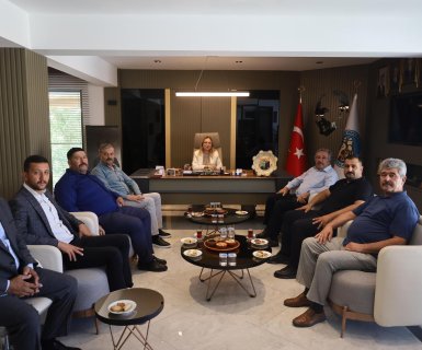 TBMM MHP Grup Başkan Vekili ve Nevşehir Milletvekilimiz Sayın Prof. Dr. Filiz Kılıç, Nevşehir MHP İl Başkanı Sayın Adnan Doğu ile birlikte Belediye Başkanımız Sayın Mustafa Kenan Sarıtaş’ı ziyaret etti.