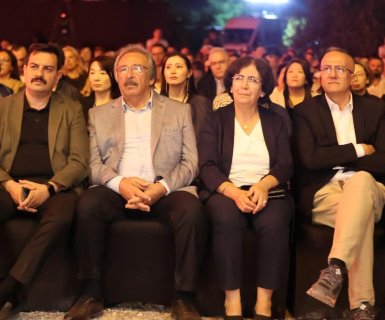 Dünyaca ünlü Türk piyanist Sayın Fazıl Say, Japon Kabuki sanatının usta ismi Sayın Hayata Nakamura ile birlikte Avanos Paşabağları’nda sahne alarak Kapadokya’da unutulmaz bir sanat gecesine imza attı.