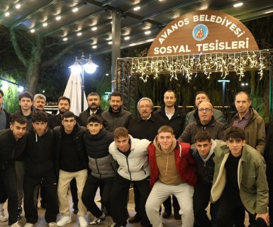 Belediye Başkanımız Sayın Mustafa Kenan Sarıtaş, Kapadokya Avanos Spor Kulübü yönetimi ve futbolcularıyla belediyemize ait sosyal tesislerde bir araya geldi.