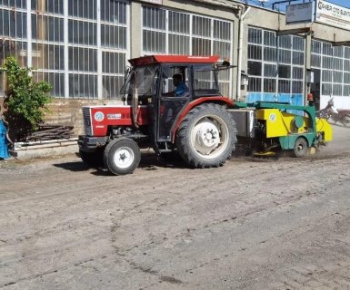 Destek Hizmetleri Müdürlüğüne bağlı ekiplerimiz, ilçemiz Sanayi Bölgesinde iş makineleri ile yol, kaldırım, çöp ve sanayi atığı temizliği gerçekleştirdiler.