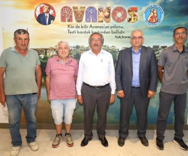 Kapadokya Turizm Altyapı Hizmet Birliği (Kaphib) Başkanı Levent Ak, Bölgemiz Turizmcilerinden Mehmet Kök, Mehmet Yıldız ve Veysel Güler Belediye Başkanımız'ı ziyaret ettiler.