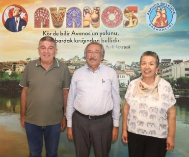 Hemşehrimiz Serdar Kavlak ve eşi Ziyneti Ballan Kavlak Belediye Başkanımızı ziyaret ettiler.