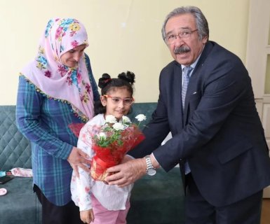 Başkanımız Anneler Günü Münasebetiyle Fedakar Annelerimizi Evlerinde Ziyaret Etti