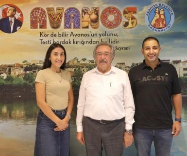 Hemşehrimiz Engin Sarıtaş ve eşi Belediye Başkanımızı ziyaret ettiler.