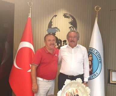 Üçkuyu köyünden Mehmet Mustafa Güner ve eşi Belediye Başkanımız Mustafa Kenan Sarıtaş'ı makamında ziyaret ettiler.