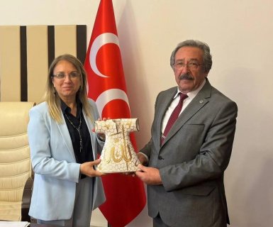 Belediye Başkanımız, Nevşehir Milletvekilimiz MHP Grup Başkanvekili Sn. Prof. Dr. Filiz Kılıç hanımefendiyi TBMM'deki makamında ziyaret etti