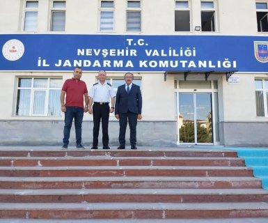 Belediye Başkanımız Mustafa Kenan Sarıtaş, Nevşehir İl Jandarma Komutanlığına atanarak ilimizde göreve başlayan Jandarma Kıdemli Albay Numan Öksüz’ü makamında ziyaret etti.