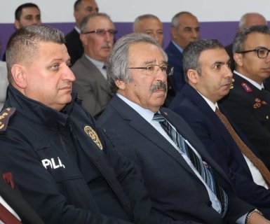 18 Mart Şehitleri Anma Günü ve Çanakkale Deniz Zaferi’nin 110.Yıl Dönümü münasebetiyle Avanos Mehmet Akif Ersoy Ortaokulu’nda anma programı düzenlendi.