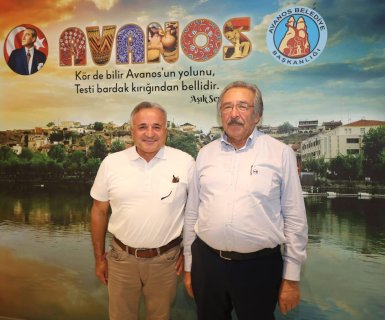 Gazeteci Osman Duman, Belediye Başkanımız Mustafa Kenan Sarıtaş'ı makamında ziyaret etti.