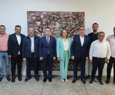 Belediye Başkanımız, Nevşehir Milletvekilimiz ve MHP Grup Başkan Vekili Prof. Dr. Filiz Kılıç ile birlikte Avanos Kaymakamımız Osman Bilici'yi ziyaret etti.