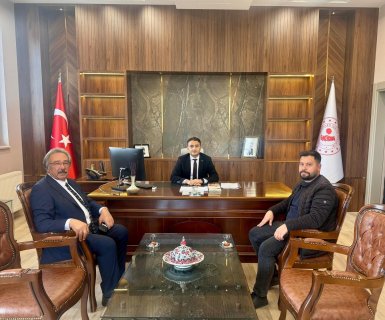 Belediye Başkanımız Sayın Mustafa Kenan Sarıtaş, Yeni Hükümet Konağı’ndaki makamına taşınarak görevine devam eden Avanos Kaymakamımız Sayın Osman Bilici’ye hayırlı olsun ziyaretinde bulundu.